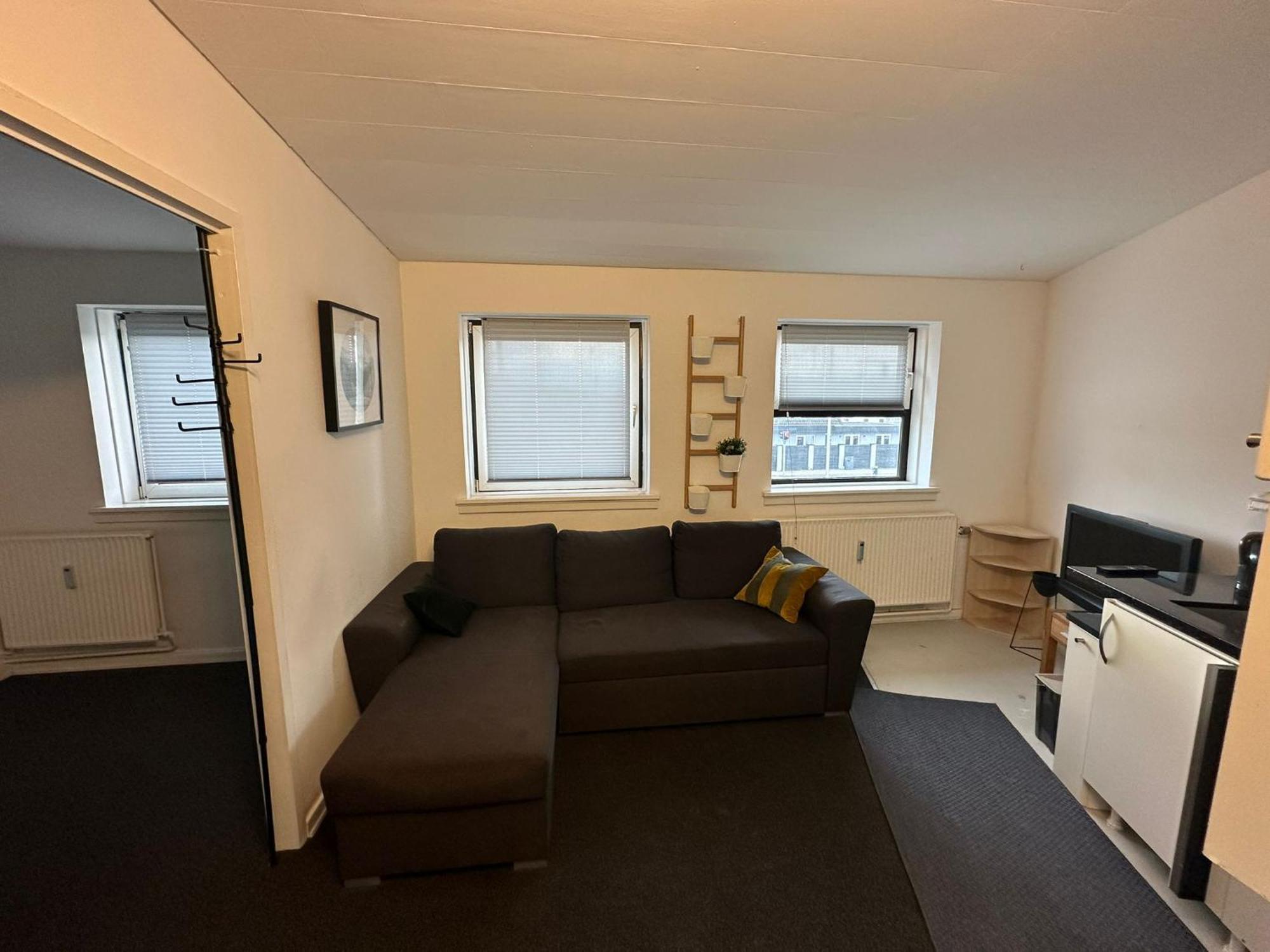 Airport House Апартаменты *