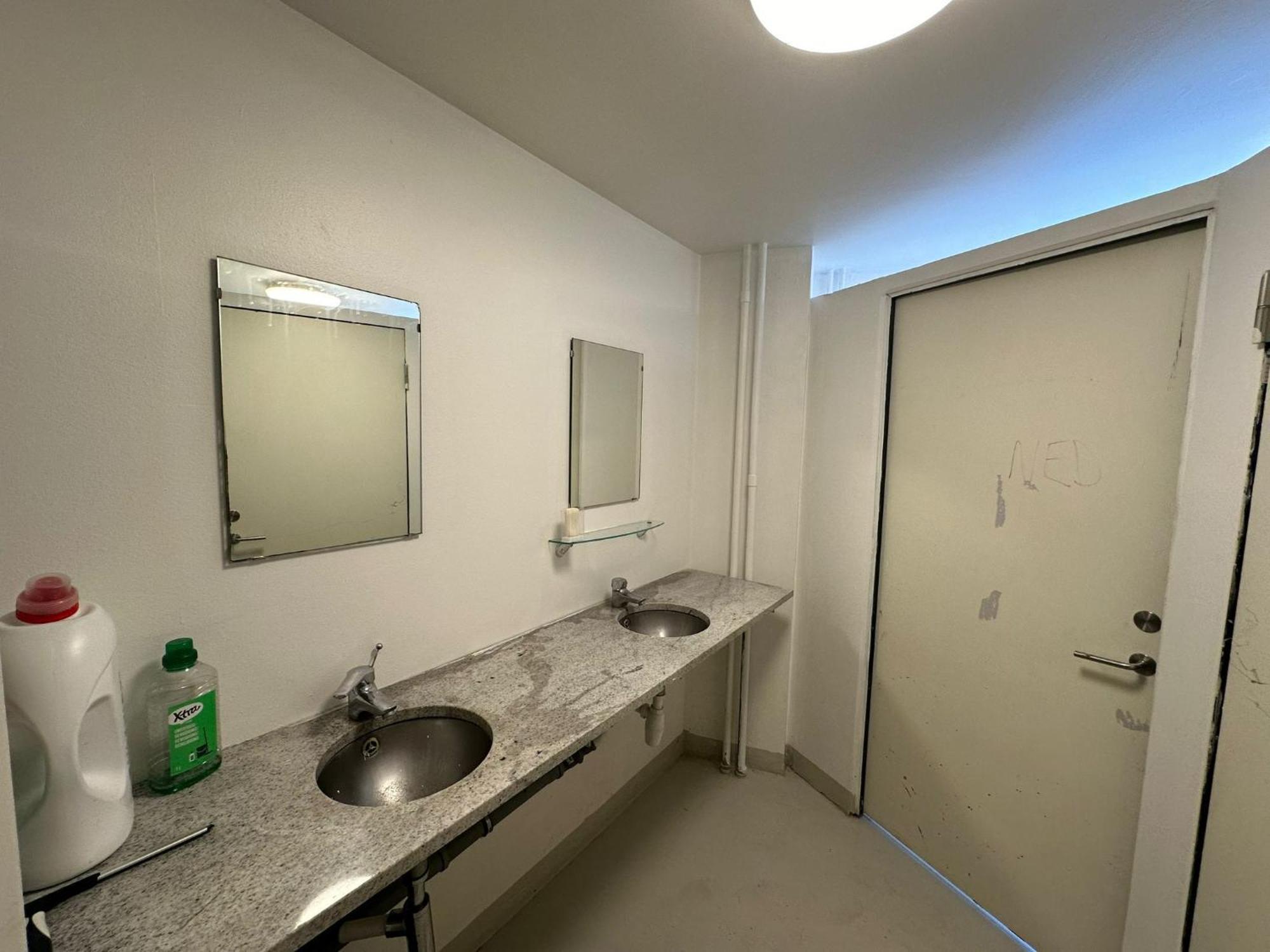 Airport House Апартаменты *